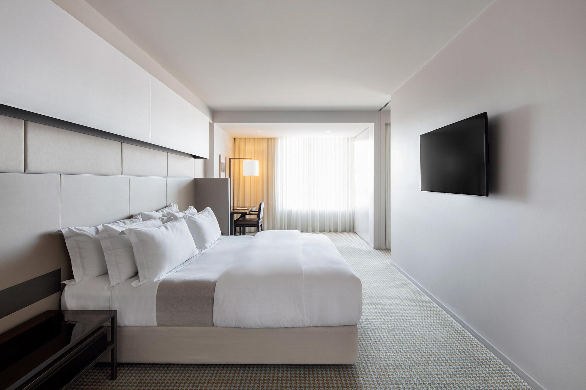 Hotel Realm Canberra Exteriör bild A room at the hotel