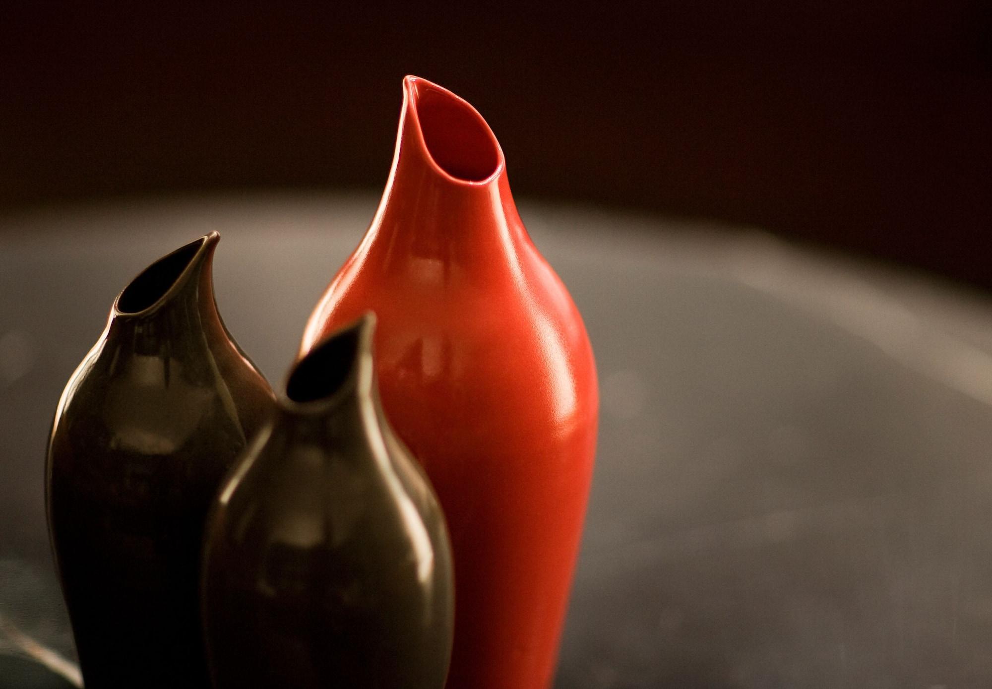Hotel Realm Canberra Exteriör bild Vases