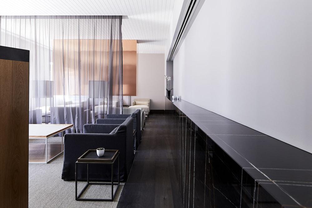 Hotel Realm Canberra Exteriör bild The interior of the lounge