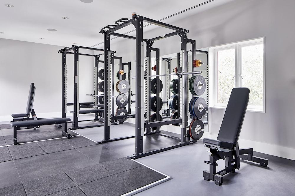 Hotel Realm Canberra Exteriör bild A power rack