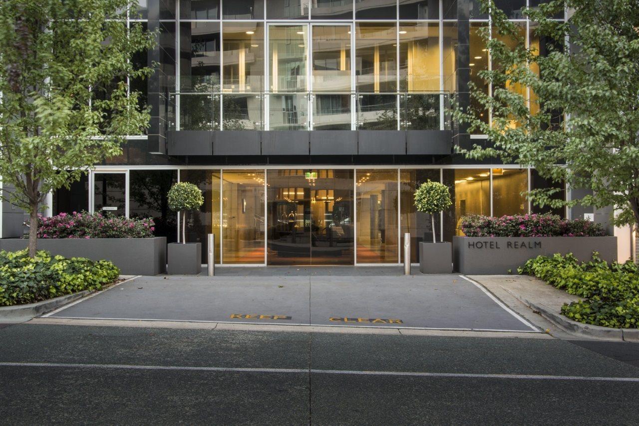 Hotel Realm Canberra Exteriör bild The main entrance of The Mark