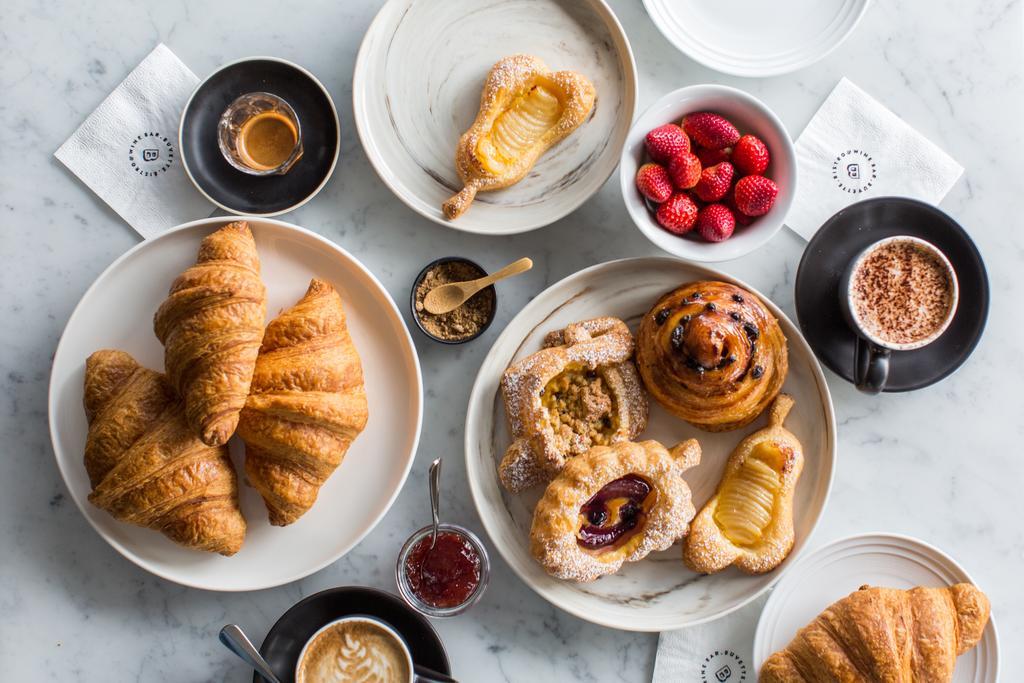 Hotel Realm Canberra Exteriör bild Croissants and other pastries