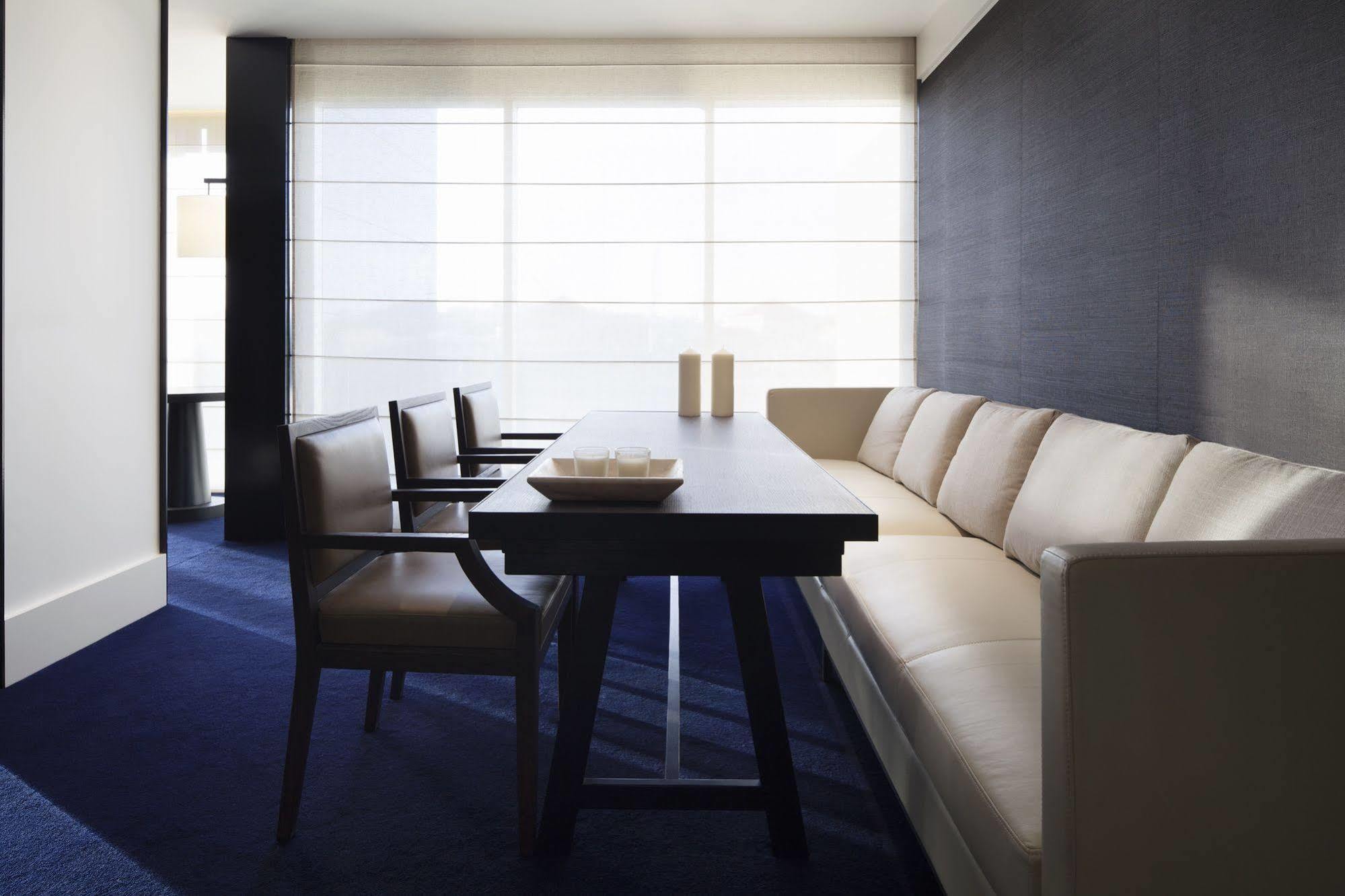 Hotel Realm Canberra Exteriör bild A meeting room at the London InterContinental