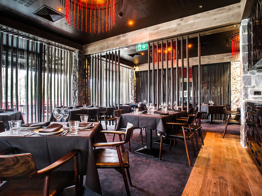 Hotel Realm Canberra Exteriör bild Interior of the restaurant
