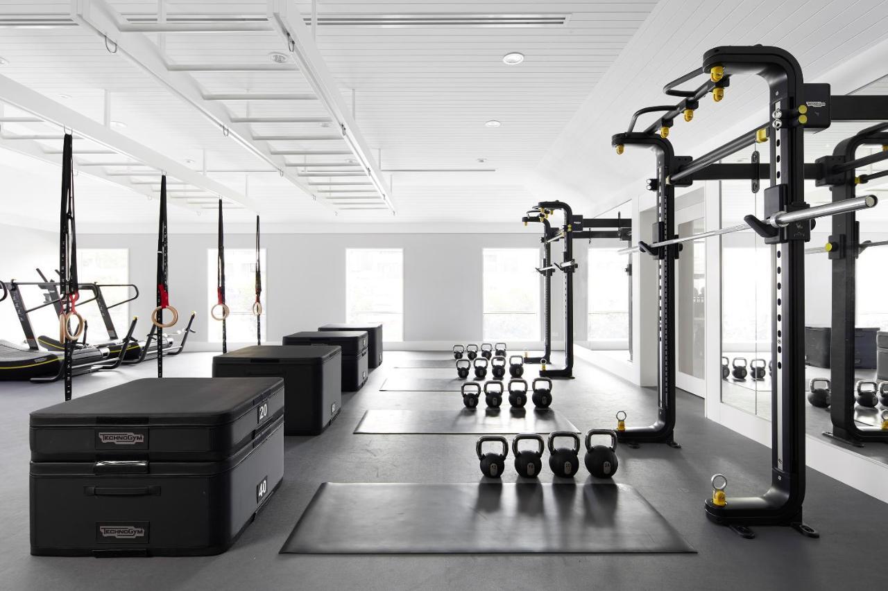 Hotel Realm Canberra Exteriör bild CrossFit gym