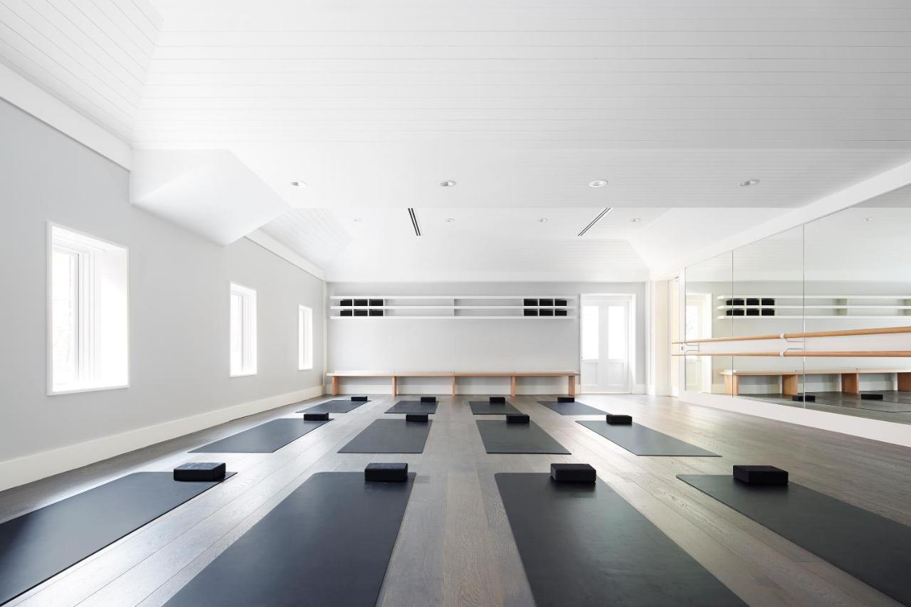 Hotel Realm Canberra Exteriör bild The Yoga Room