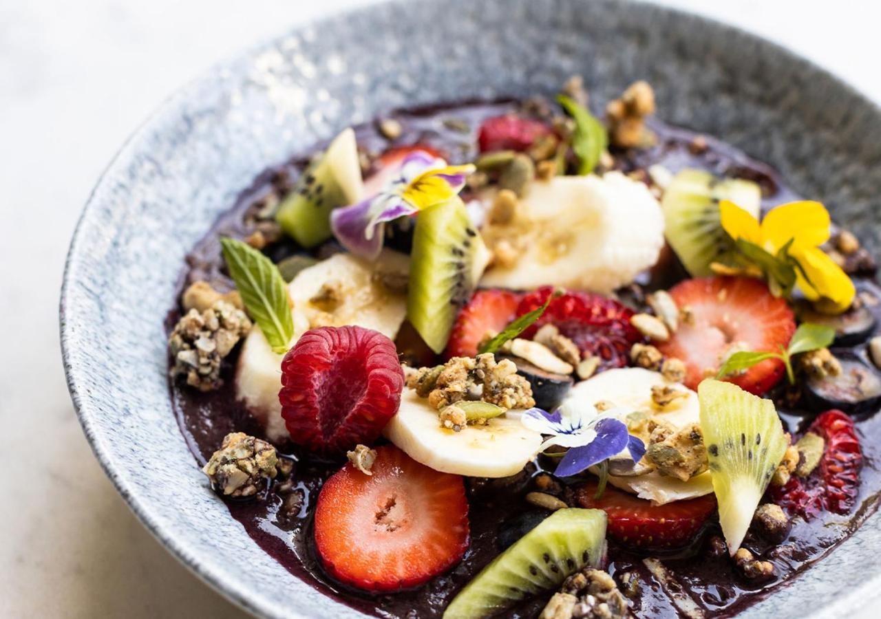Hotel Realm Canberra Exteriör bild Acai bowl